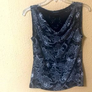 Detail sleeveless blouse